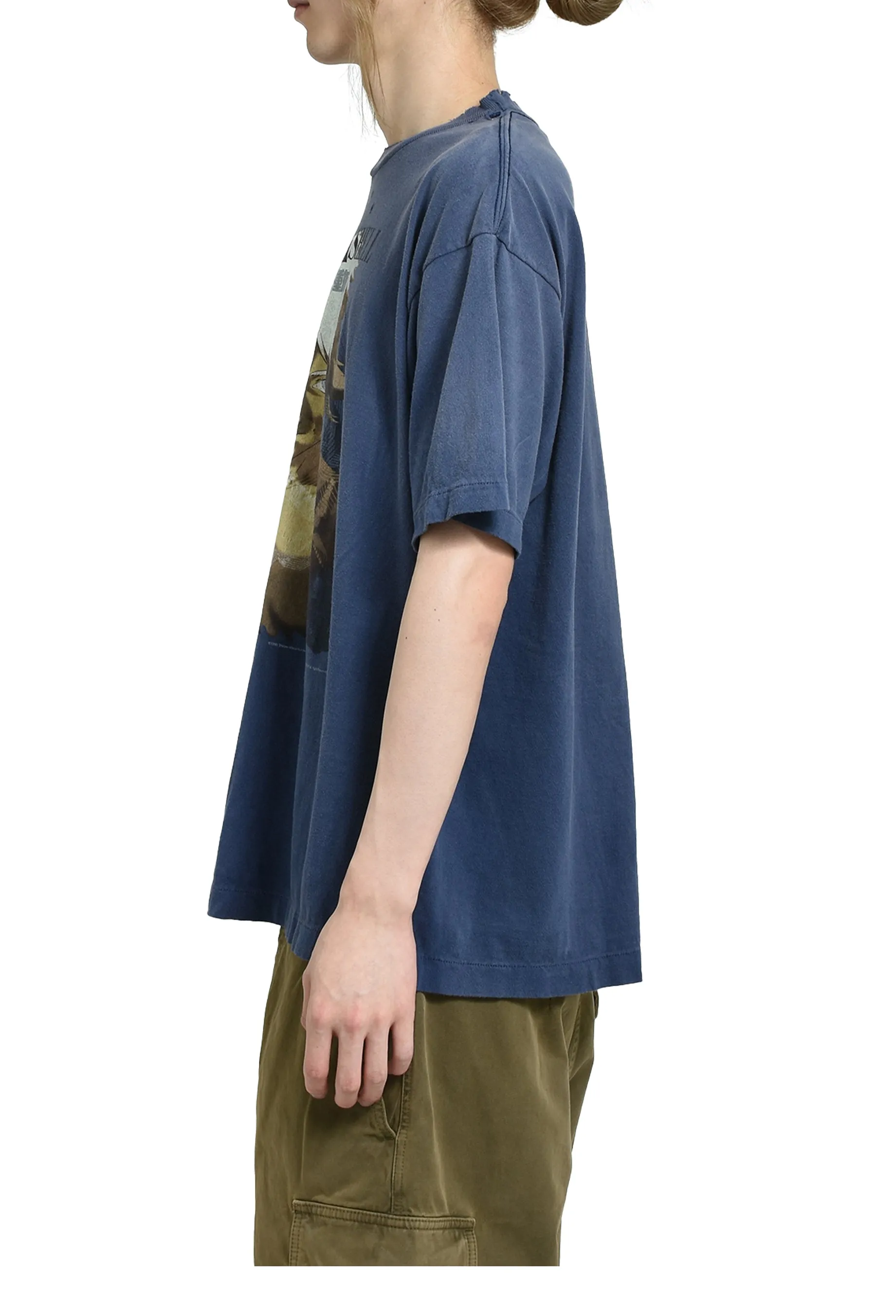 SAINT Mxxxxxx × Ghost in the Shell GS_SS TEE/GST IN THE SHELL/NVY Ghost in the Shell co-branded distressed short-sleeves White-haired plain character TEE Washed blue S-XL Look for the cylindrical fabric with no side seams. The open width is almost meaningless Asut ready-made garments dyed The whole piece is sprayed with horsetail. The collar and cuffs are faded. The collar and cuffs are frayed. Many hangings are worn. The oversized printing position restores the authenticity level. Customized joint main mark/wash mark/with little angel anti-counterfeiting mark